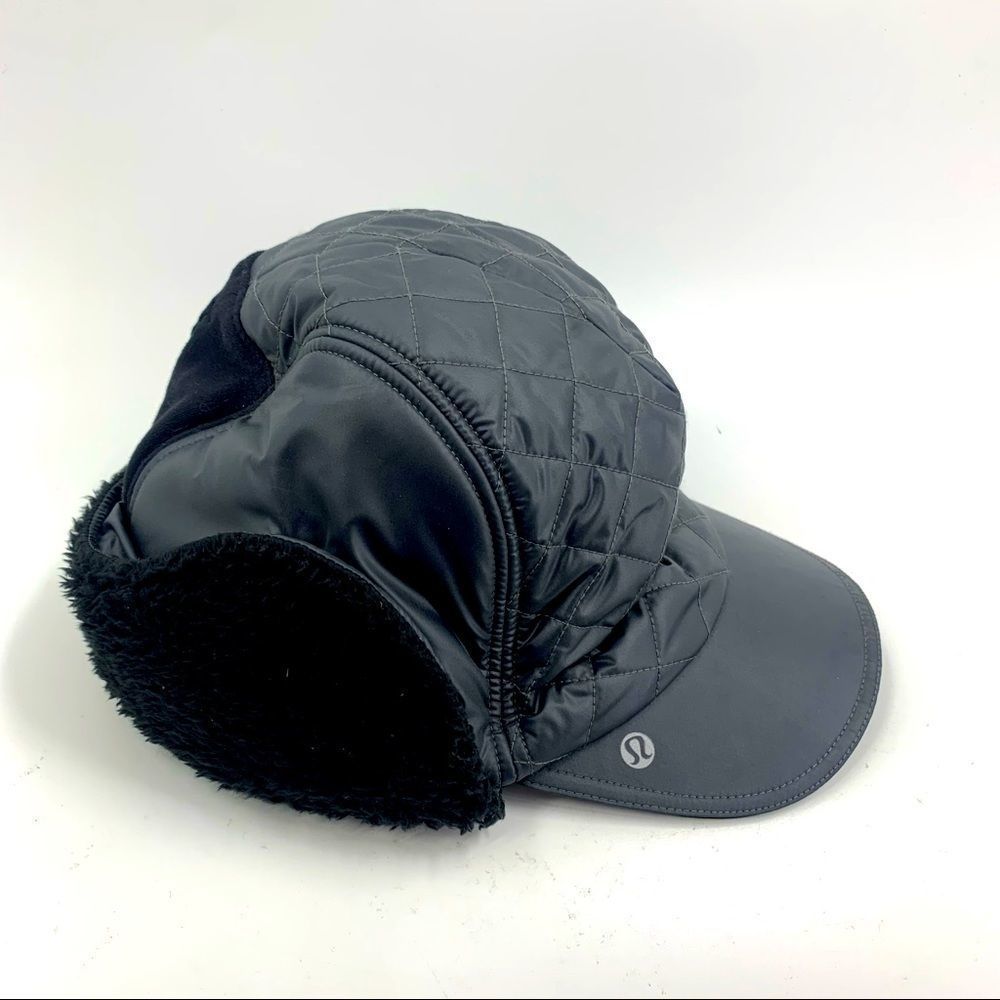 Lululemon Trapper hat, lightly used, no sign of wear.